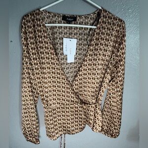 Aakaa wrap top.‎ Long sleeve. Geometric print. Women’s L